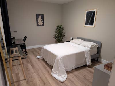 Large Master Suite Available Now Main Photo