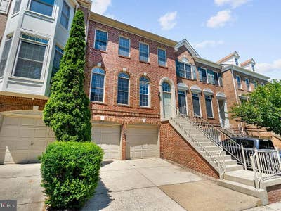 Private room with private bathroom  Main Photo