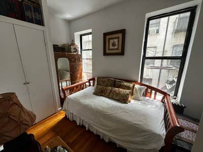 Bedroom available for rent Main Photo