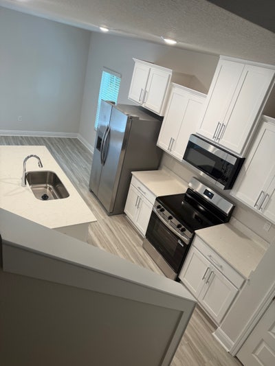 Minutes to military base and the beach  Main Photo