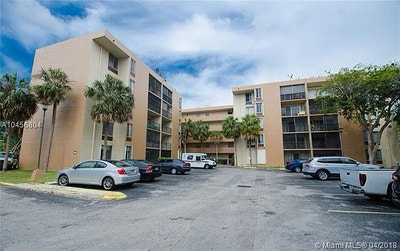 Large 1BD BA in Fountainebleau Main Photo