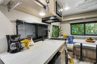 ⭐New Unit⭐ Live Alone in East Point ⭐ Smart Tv Main Photo