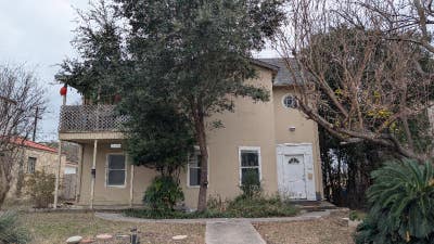 Charming Single Unit for Rent in San Antonio | 404 Main Photo