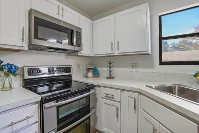 Fully Renovated 1BRBA Condo w Stainless Steel Appl Main Photo