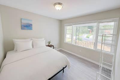 Oakcliff Neighborhood property off Fairburn Road.  Main Photo