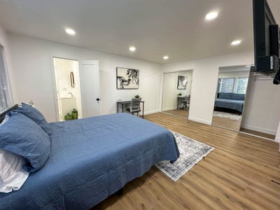 Room in Granada Hills – Close to Providence Holy C Main Photo