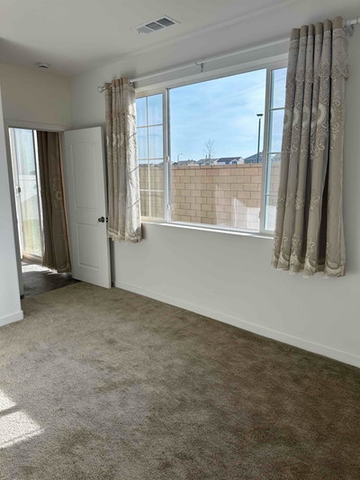 Sunshine room for rent for $960 monthly Main Photo