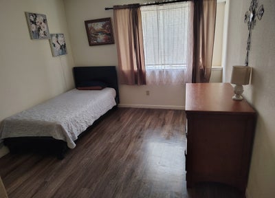 Private room with private bath Main Photo