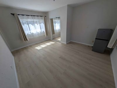 Private Room with Private Entrance Main Photo