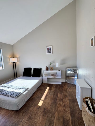 Room with private bathroom  Main Photo