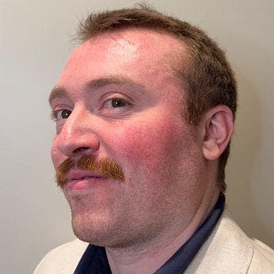 Self sufficient clean human needs room! Main Photo