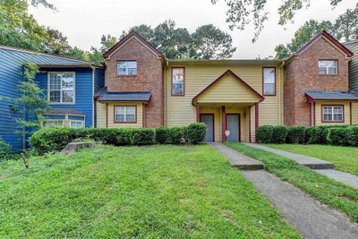 Generous place in Stone Mountain Main Photo