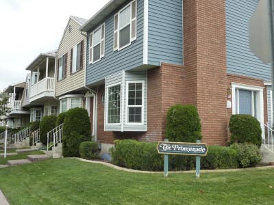 Charming 4BR.5BA Furnished Townhouse shared housi Main Photo