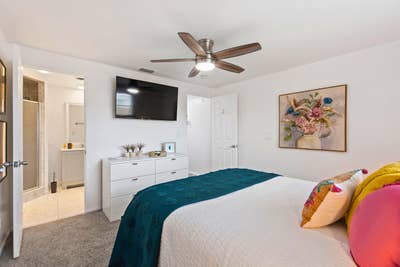  Updated Home Near  Downtown Sarasota • 🚗 Easy Ac Main Photo