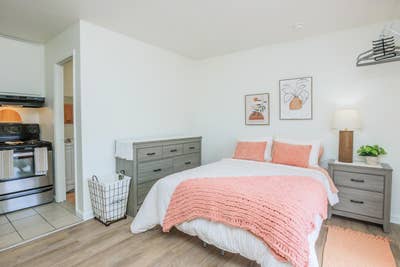 Studio unit available at Lorene Lodge  beautiful & Main Photo