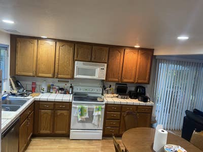 Room with Shared Bathroom in Beautiful Large Home  Main Photo