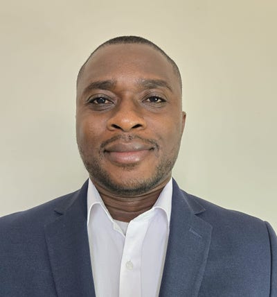 I am a male student. I am available to move f... Main Photo