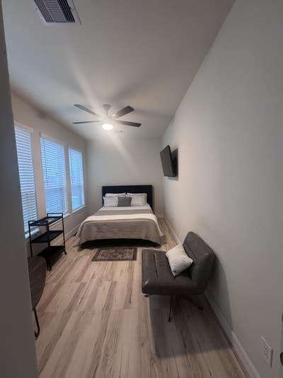 Private Furnished Room in gated Spring Branch Home Main Photo