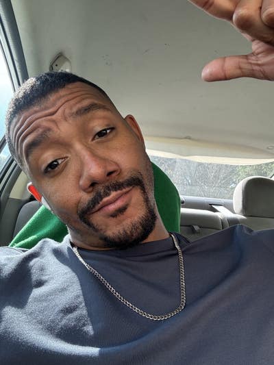 Professional Male seeks a small or large room Main Photo