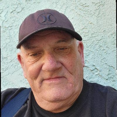 Professional Male seeks a small or large room Main Photo