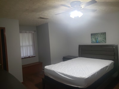 Clean, comfortable, ready now Main Photo