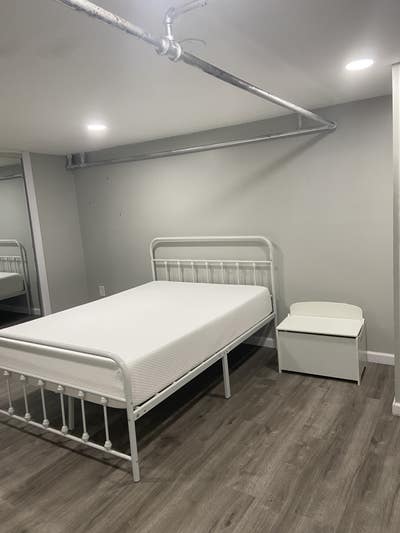 Room with separate entrance for rent for female Main Photo