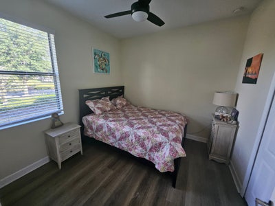 Cozy room available private bath Main Photo