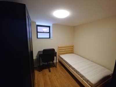 Room for rent. New Renovated Main Photo