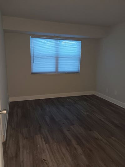 Roommate to lent  Main Photo