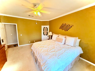 Master Bedroom w/ King In Relaxed House In Buda Main Photo