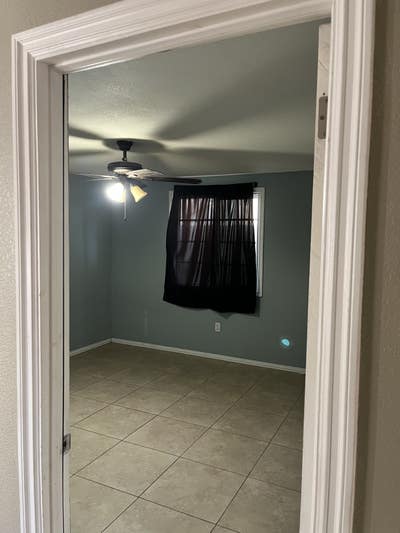 Room available in family home Main Photo