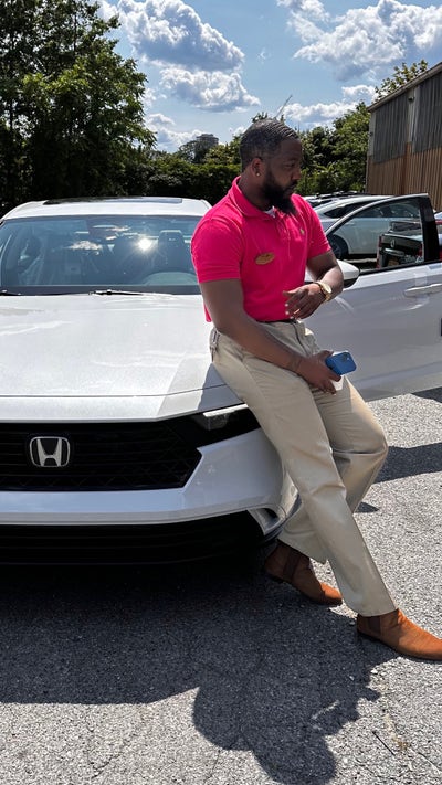 Professional Male seeks a large room Main Photo