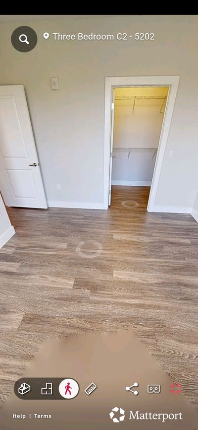 1 room in luxury apartments Main Photo