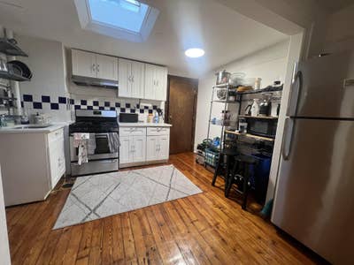 Large Private rm on opposite end of the apt Main Photo