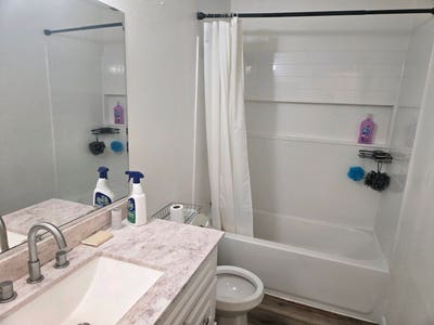 10 min Downtown SD** nice room available  Main Photo