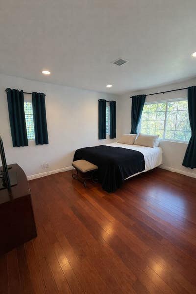 1 of 3 rooms available. Shared bathroom. Utilitie Main Photo