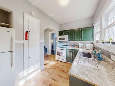 Best Value Anywhere!  On Marta line, near train st Main Photo