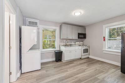 2 room separate apt  No Roomates!  Near downtown S Main Photo