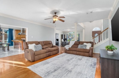 Spacious modern home with 3 rooms available  Main Photo