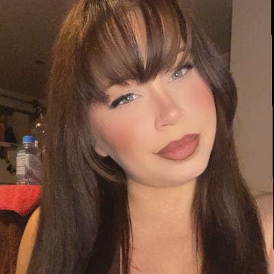 Professional Female seeks a small or large room Main Photo