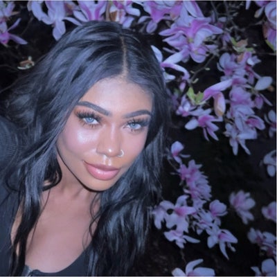 Professional Female seeks a small or large room Main Photo