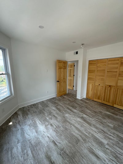 Looking to fill 2 rooms in a multi unit house! Main Photo