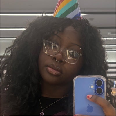 Professional Female seeks a small or large room Main Photo