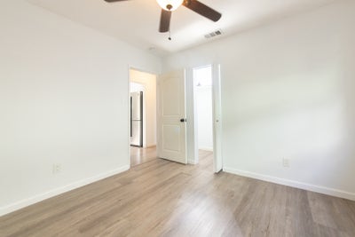 Room in an East Los Angeles House Main Photo