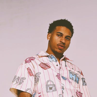 Professional Male seeks a small or large room Main Photo