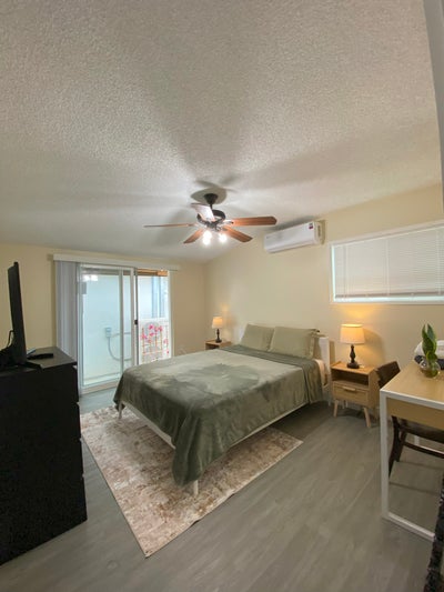 Comfortable Private Room with Private Bathroom and Main Photo