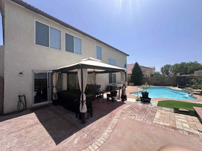 Large master BR with walk in closet and private br Main Photo