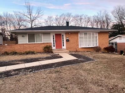 Large Master Suite w Private Bath in Renovated Sh Main Photo