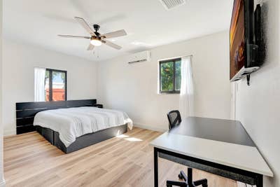 Hollywood House Centrally Located Rooms for Rent N Main Photo