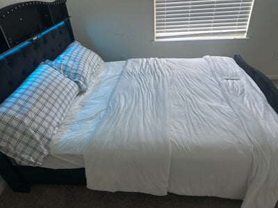 Spare Room for Rent with Extra parlour upstairs Main Photo